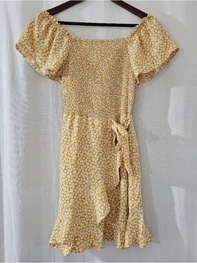 Melrose and Market Yellow Floral One-Shoulder Smocked Wrap. NWOT
